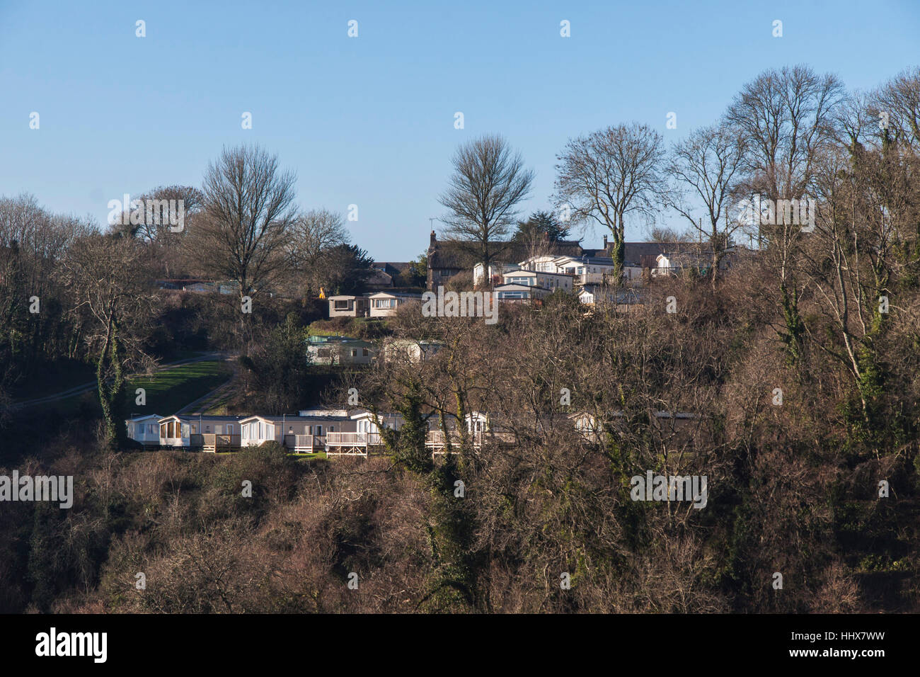 Mobile Case vacanze appollaiato in alto la valle fino a Weston, in East Devon. Foto Stock