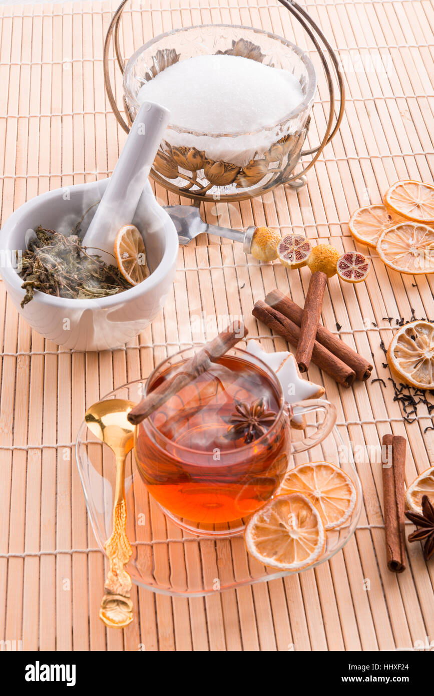 Il tè, bere acqua potabile, bavaglini, impianti, marrone, marrone, brunette, erbe, natura, Foto Stock