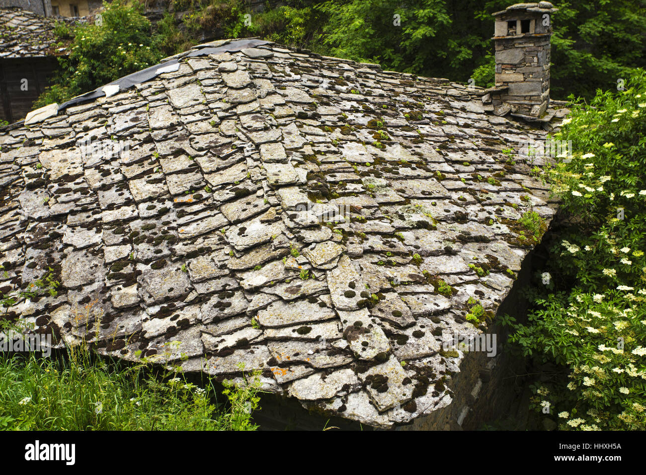Casa con tetto in pietra immagini e fotografie stock ad alta risoluzione -  Alamy