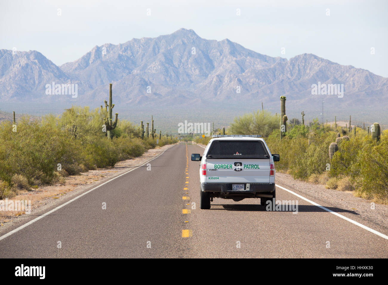 American Pattuglia di Confine sulla N Ajo Sonoita Highwaynear il Lukeville, Arizona, Stati Uniti d'America e Sonoyta, Messico Border Crossing Foto Stock