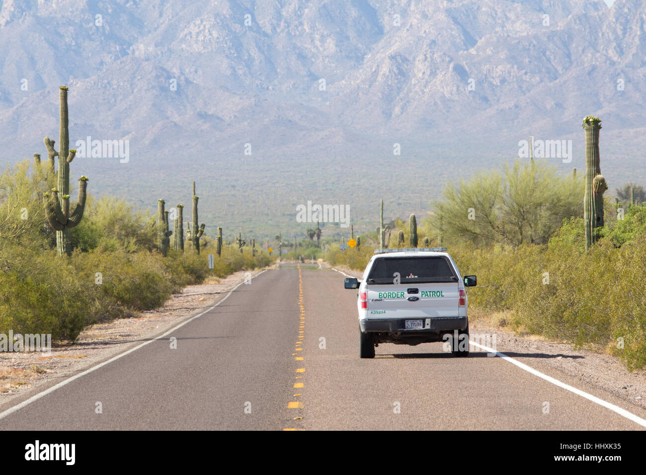 American Pattuglia di Confine sulla N Ajo Sonoita Highwaynear il Lukeville, Arizona, Stati Uniti d'America e Sonoyta, Messico Border Crossing Foto Stock