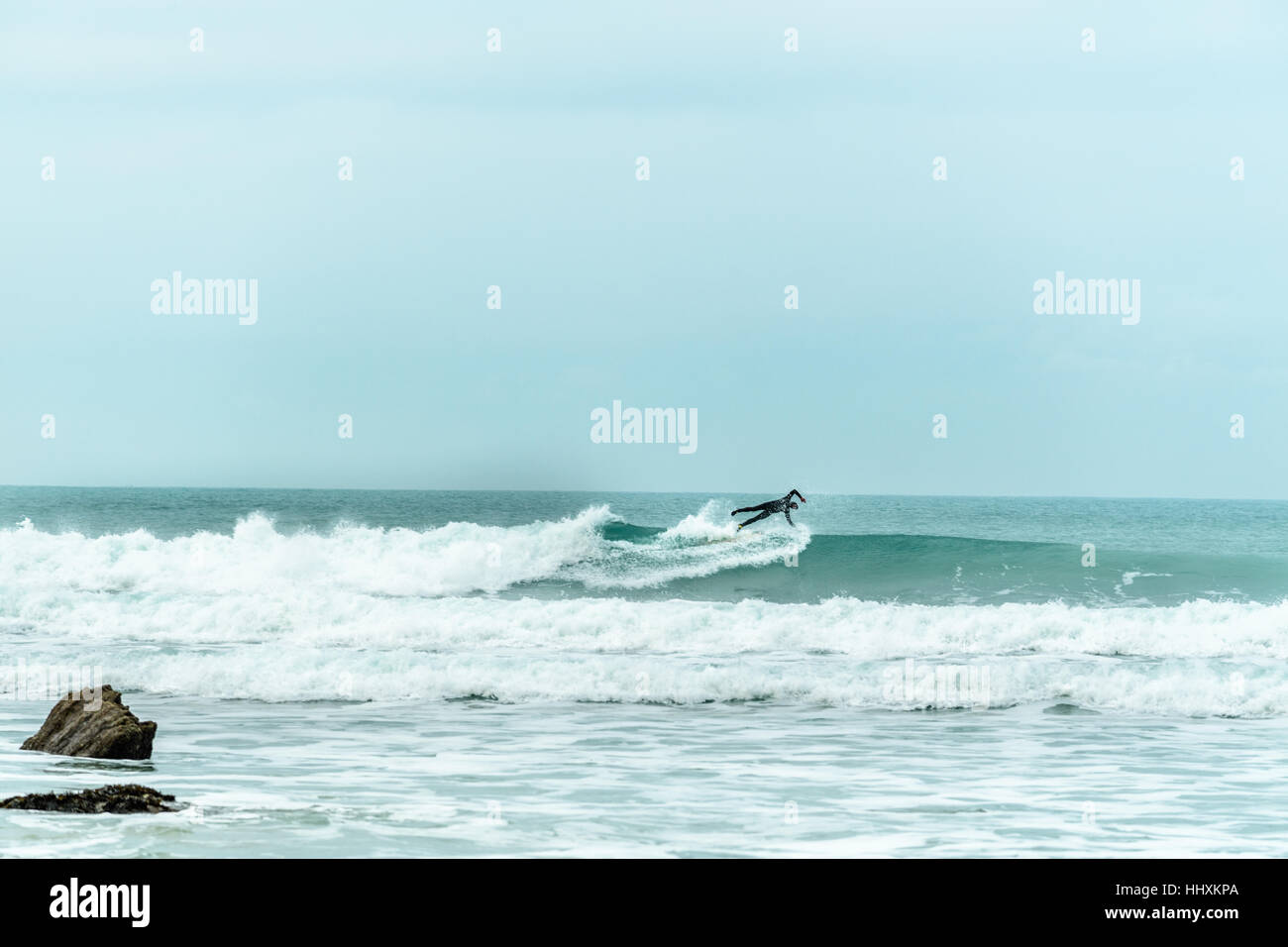 L'Oceano Atlantico a Watergate Bay, Cornwall, Inghilterra. Foto Stock