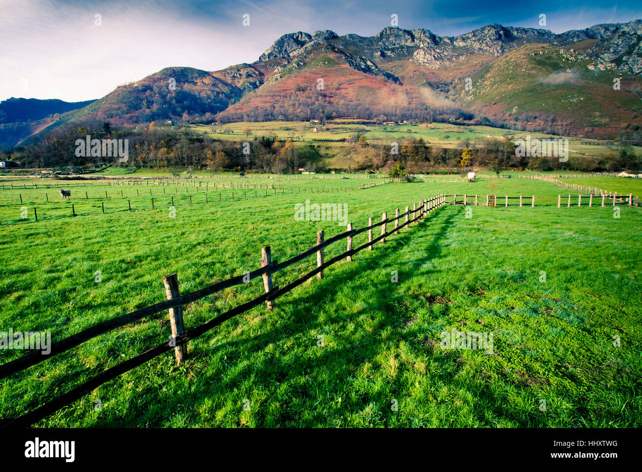 Prati.Sotu de Agues village. Sobrescobio. Redes parco naturale. Asturias, Spagna Foto Stock