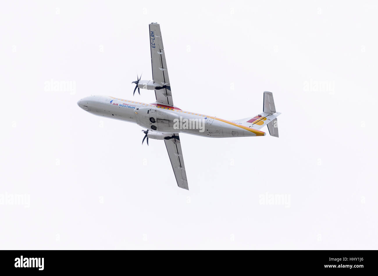 Aeromobile ATR 72 600, di Air Nostrum compagnia aerea, è tenuto fuori da Madrid-Barajas Adolfo SUAREZ aeroporto. Aereo di linea regionale. Foto Stock