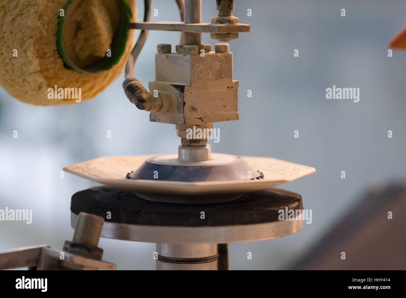 Chodziez, Polonia - Marzo 19, 2012 La fabbrica produce porcellana. Foto Stock