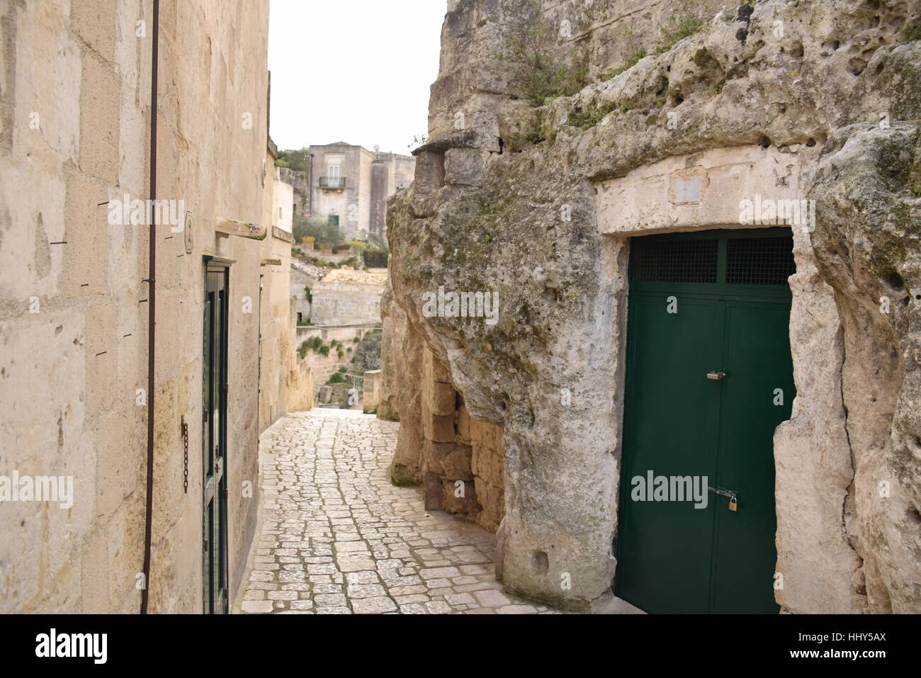 Strade all'interno dei Sassi di Matera (sassi di Matera), capitale europea della cultura 2019 - Basilicata, Italia Foto Stock