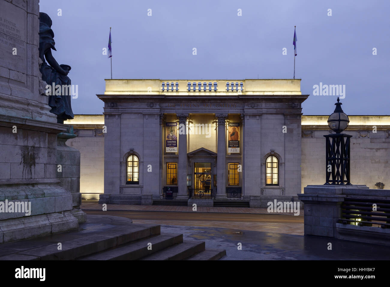 Il recentemente rinnovato Ferens Art Gallery di Queen Victoria Square in Hull City Centre Regno Unito Foto Stock