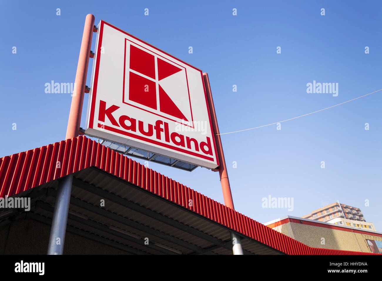 Praga, Repubblica Ceca - 21 gennaio: Kaufland logo su ipermercato dalla catena tedesca, parte di Schwartz Gruppe on gennaio 21, 2017 Foto Stock