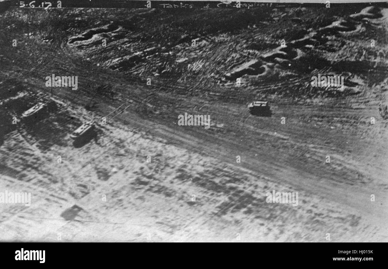 Antique 1917 fotografia, vasche a Champlieu, Francia, datata 6 maggio 1917. Foto Stock