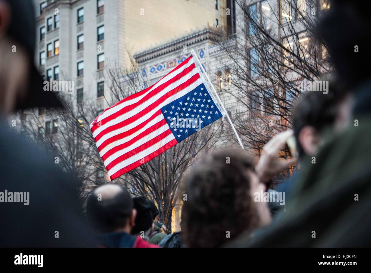 I manifestanti alla cerimonia di inaugurazione del presidente Donald Trump a Washington DC Foto Stock