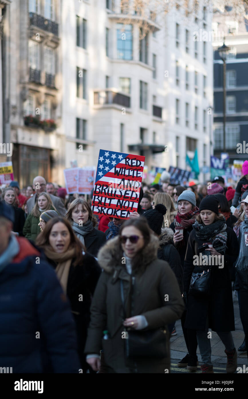 Londra, Regno Unito. Il 21 gennaio, 2017. Le donne di marzo, Londra, UK Credit: Laurence Praxe Alamy/Live News Foto Stock