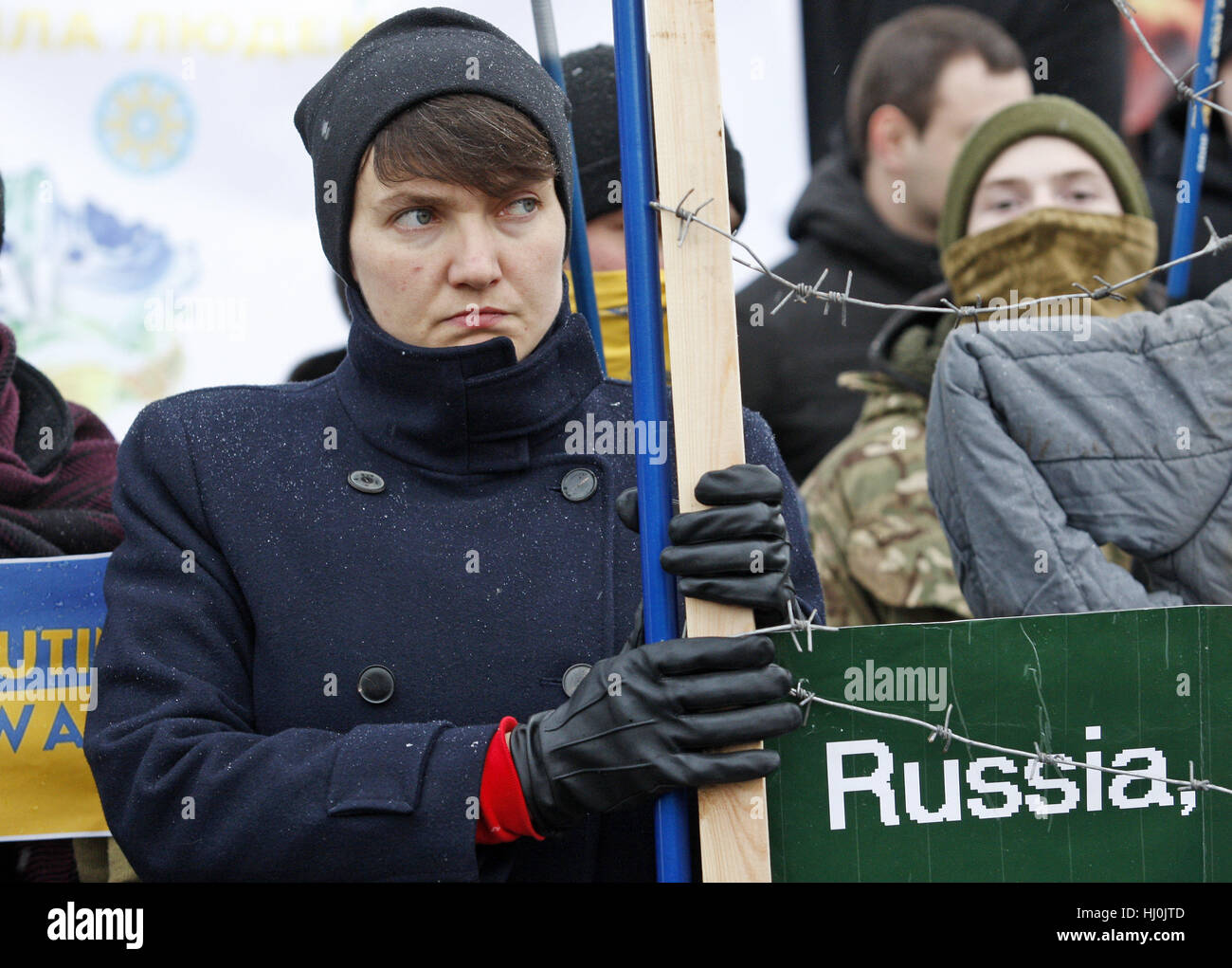 Kiev, Ucraina. Xxi gen, 2017. Pilota ucraino, membro del parlamento ucraino NADIA SAVCHENKO assiste ad una manifestazione chiamata ''Stop di Putin Guerra in Ucraina'' in Piazza Indipendenza a Kiev in Ucraina, il 21 gennaio 2017. Gli attivisti della domanda ucraino di rilascio di prigionieri di guerra e un appello alla comunità internazionale per aumentare la pressione per la Russia, per ristabilire l integrità territoriale dell'Ucraina, i media locali hanno riferito. Credito: Serg Glovny/ZUMA filo/Alamy Live News Foto Stock