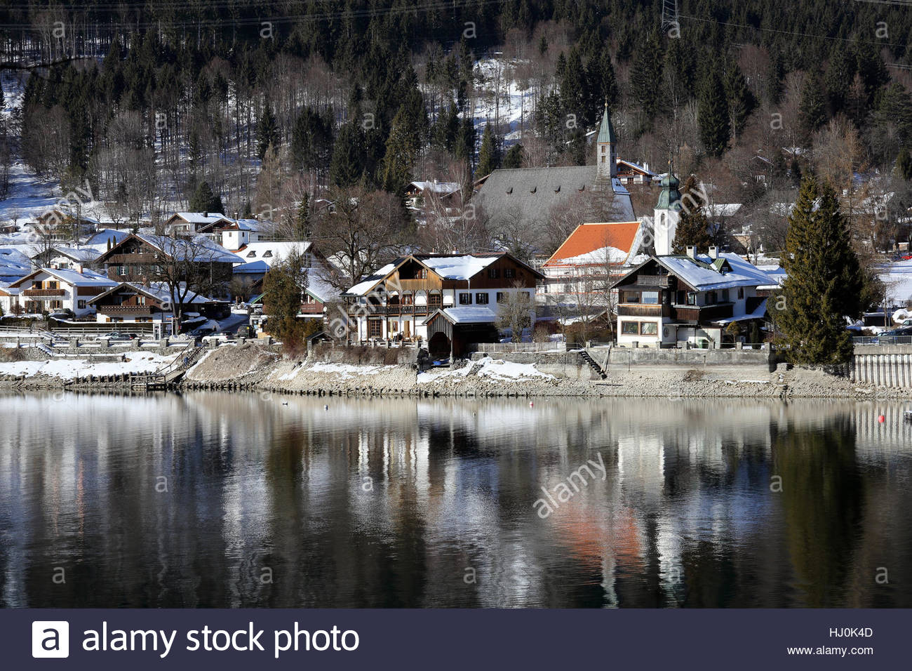 Garmisch-Partenkirchen, Baviera, Germania. Xxi gennaio, 2017.La cittadina di Walchensee in Baviera nel glorioso sole questo pomeriggio. Credito: reallifephotos/Alamy Live News Foto Stock