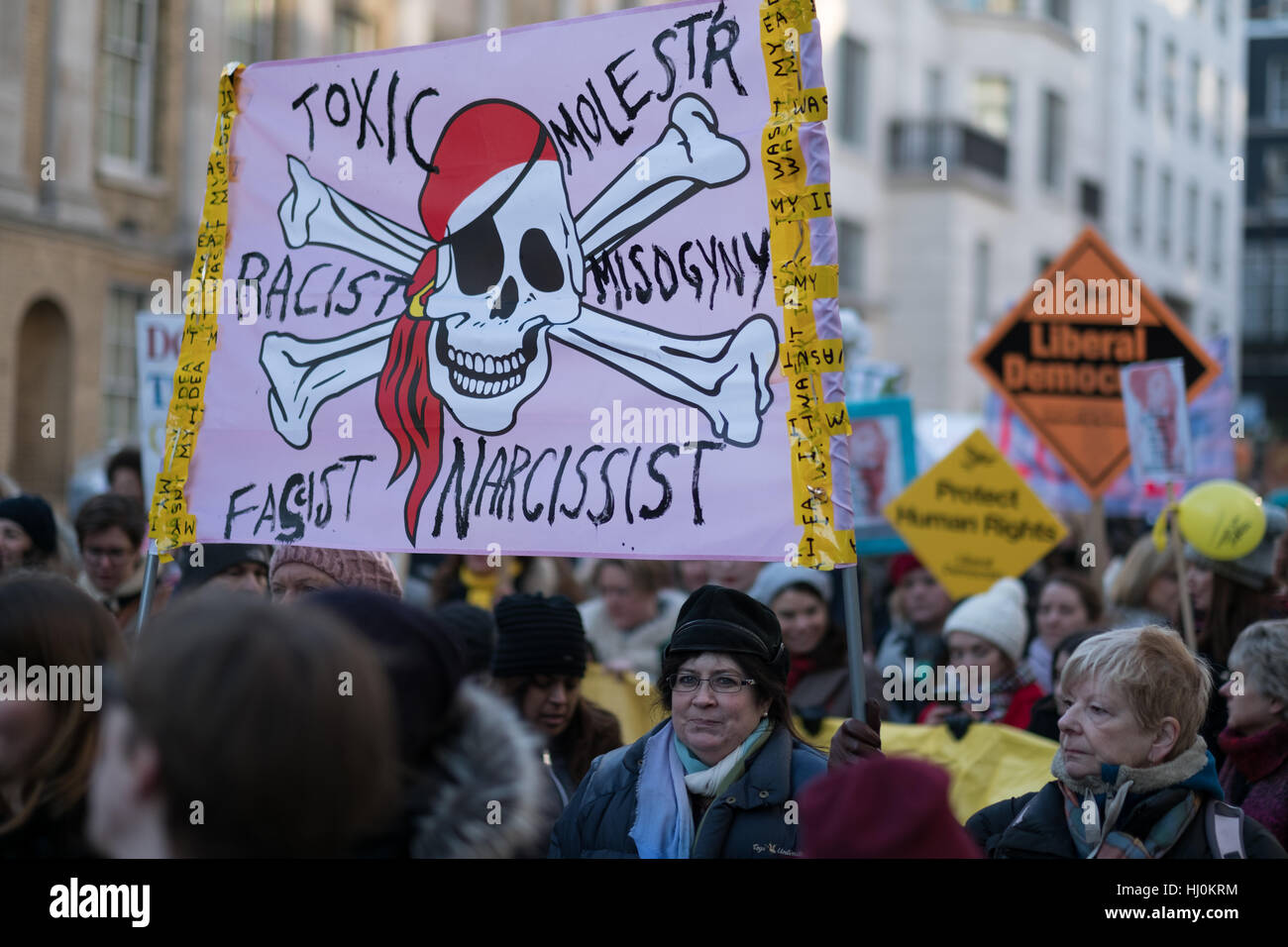 Londra, Regno Unito. Il 21 gennaio, 2017. Le donne di marzo, Londra, UK Credit: Laurence Praxe Alamy/Live News Foto Stock