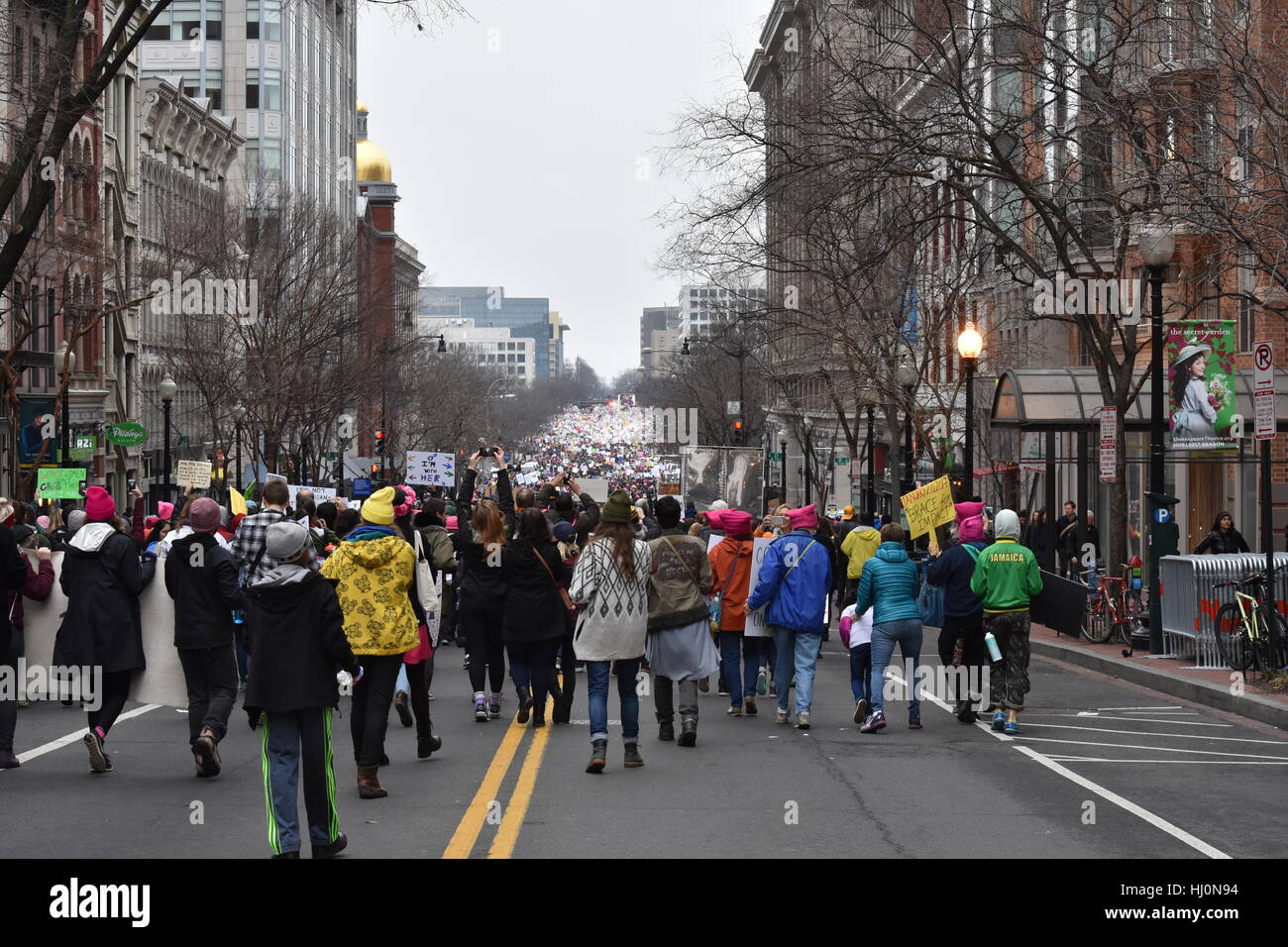 Washington, Stati Uniti d'America. Xxi Jan 2017. Manifestanti marzo nelle donne il marzo su Washington di Washington DC Credito: Carlos Romero Talamas/Alamy Live News Foto Stock