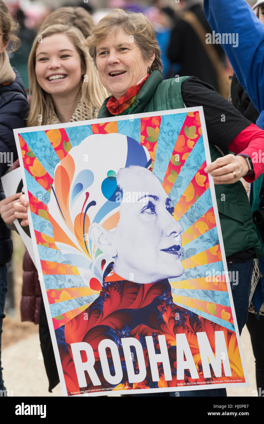 Washington, Stati Uniti d'America. Xxi gen, 2017.I dimostranti di tenere un Hillary Rodham Clinton firmare durante le donne del marzo su Washington in segno di protesta al presidente Donald Trump in Washington, DC. Più di 500.000 persone stipate National Mall in una pacifica e il festival di rally in un rimprovero del nuovo presidente. Credito: Planetpix/Alamy Live News Foto Stock