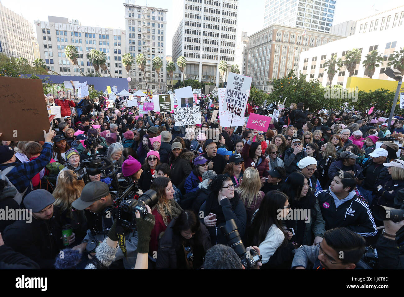 Interessata Angeles CA. Xxi gen, 2017. Atmosfera, alle donne del marzo Los Angeles, presso il centro cittadino di Los Angeles in California il 21 gennaio 2017. Credito: Faye Sadou/media/punzone Alamy Live News Foto Stock