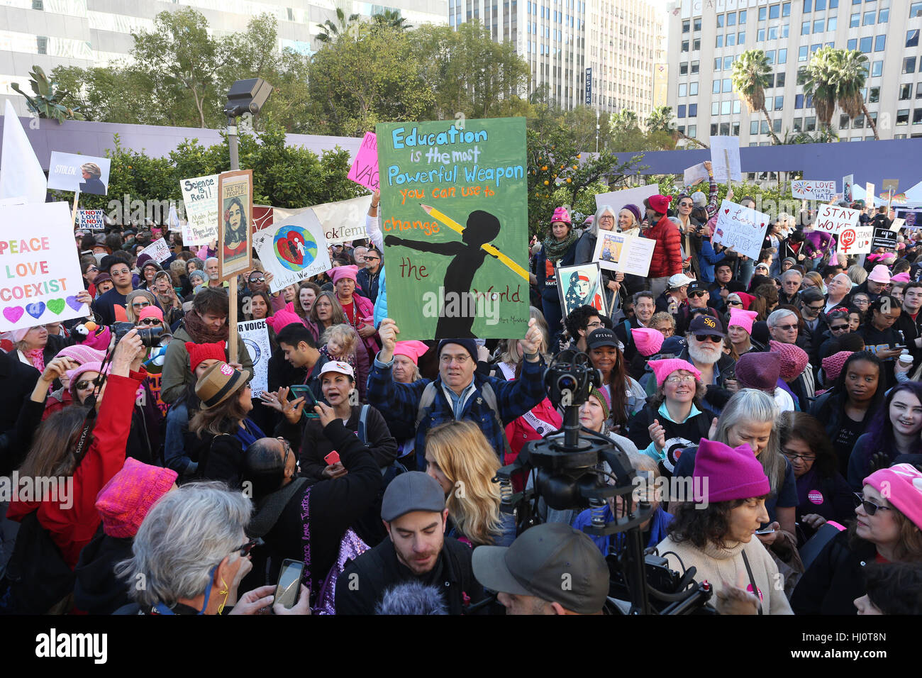 Interessata Angeles CA. Xxi gen, 2017. Atmosfera, alle donne del marzo Los Angeles, presso il centro cittadino di Los Angeles in California il 21 gennaio 2017. Credito: Faye Sadou/media/punzone Alamy Live News Foto Stock