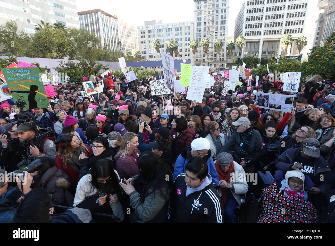 Interessata Angeles CA. Xxi gen, 2017. Atmosfera, alle donne del marzo Los Angeles, presso il centro cittadino di Los Angeles in California il 21 gennaio 2017. Credito: Faye Sadou/media/punzone Alamy Live News Foto Stock