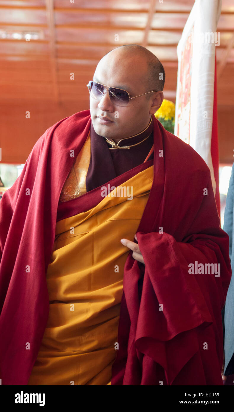 Il diciassettesimo Karmapa Lama, Urgyen Trinye Dorje, visitando Tawang vicino al confine Indo-Tibetan, Arunachal Pradesh, India nordorientale Foto Stock