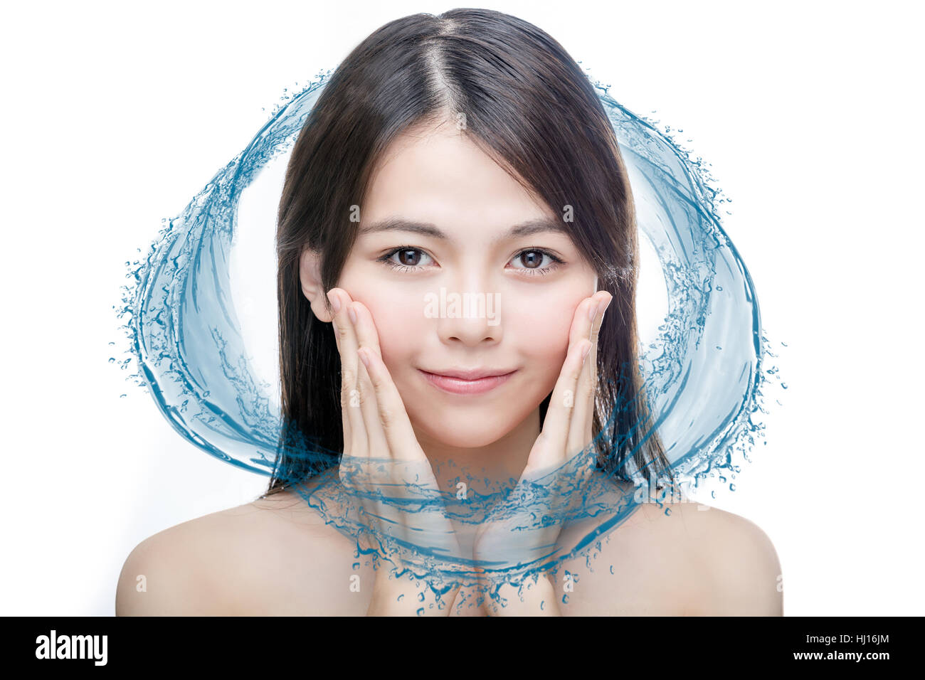 Donna cinese con blu acqua splash. skincare concept Foto Stock