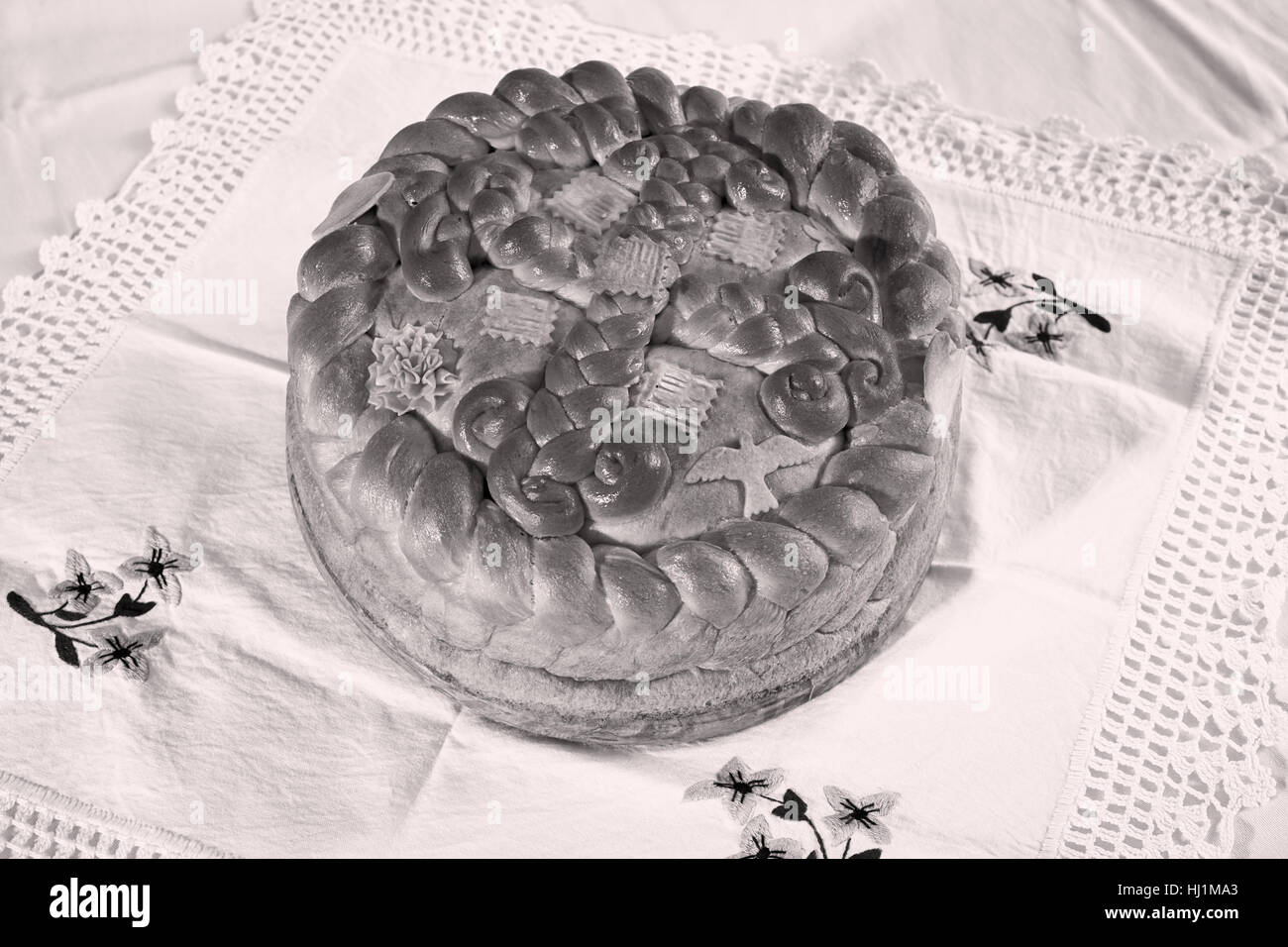 Chiesa ortodossa tradizionale torta sul panno di pizzo Foto Stock