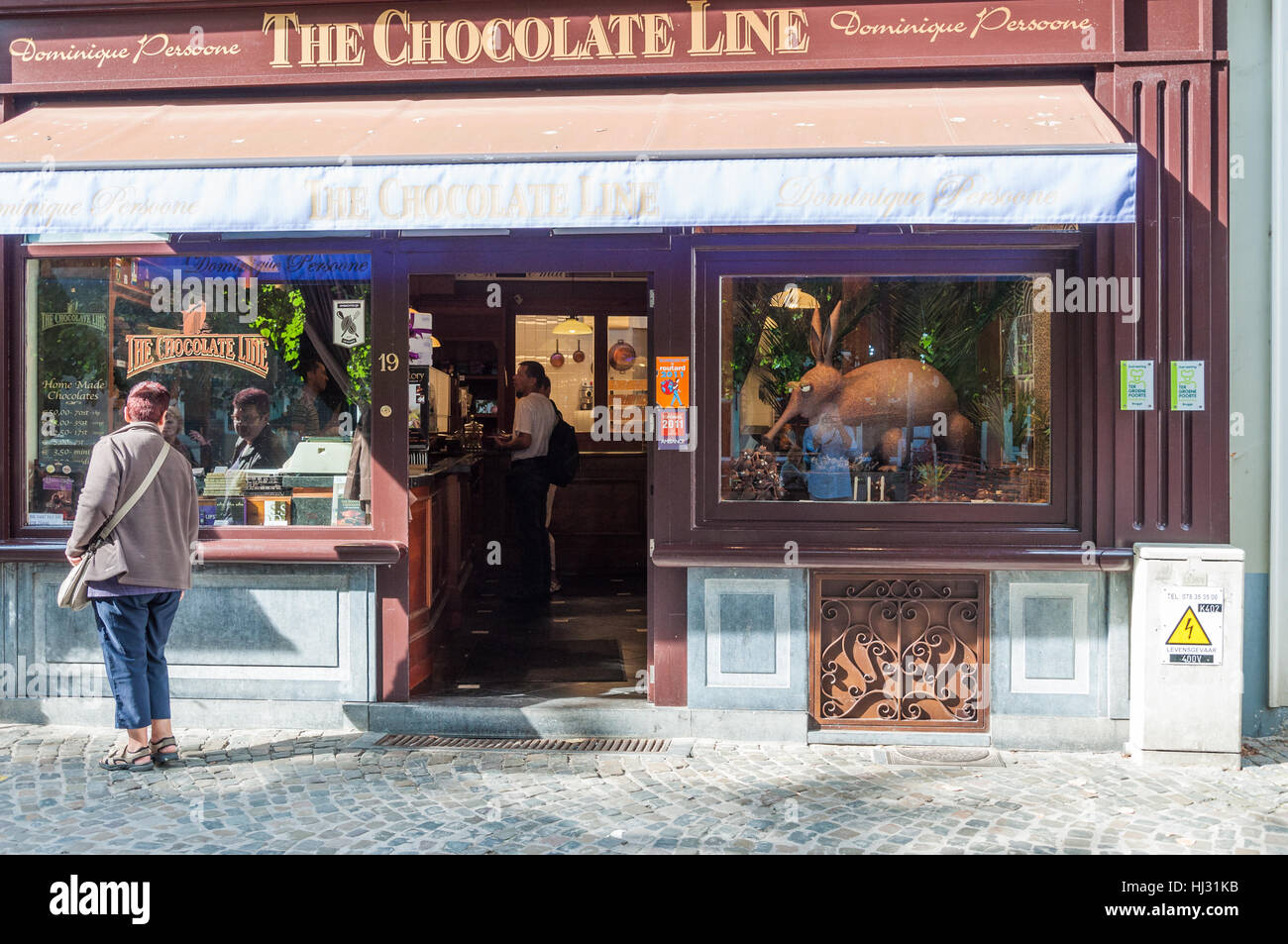 La linea di cioccolato il negozio di cioccolato a Bruges, Belgio Foto Stock