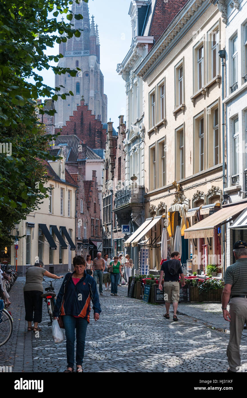 La strada dello shopping di Bruges, Belgio Foto Stock