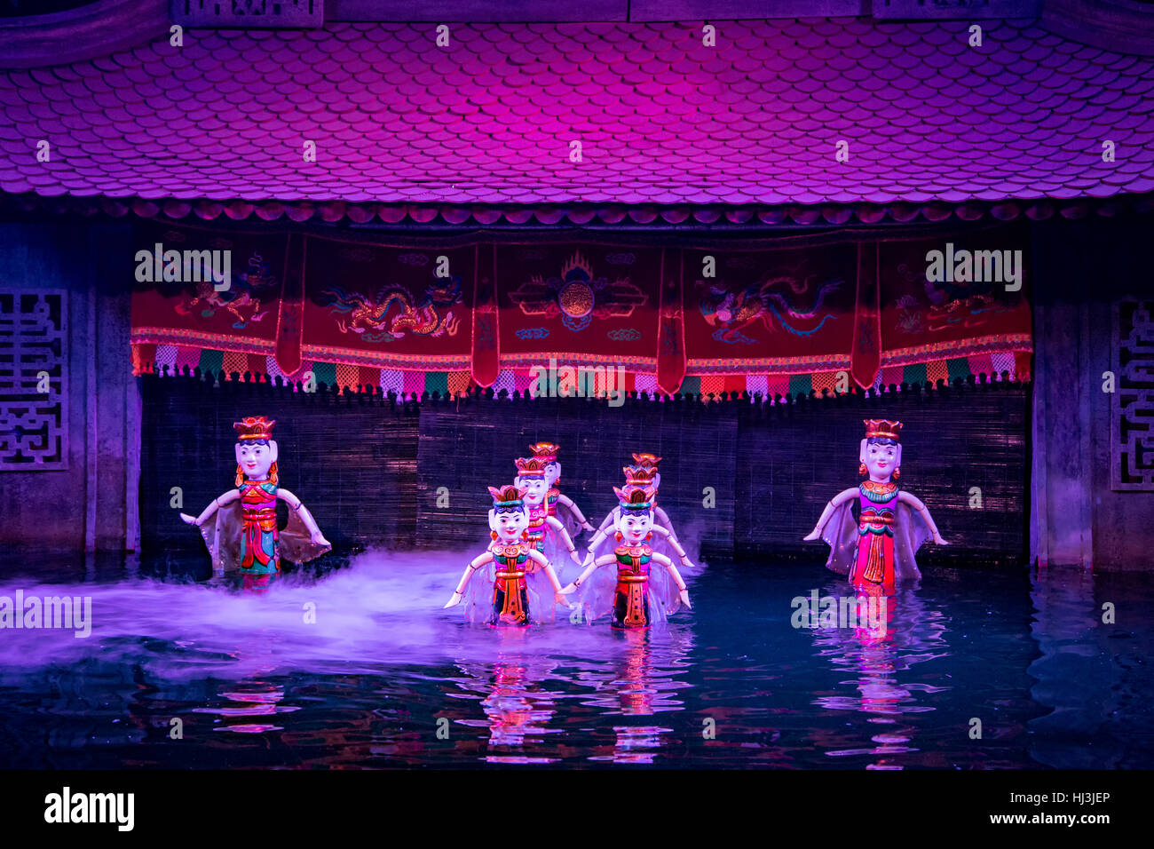 Marionette,acqua tradizionale spettacolo di marionette, Thang Long Puppet Theatre, Hanoi, Vietnam Foto Stock