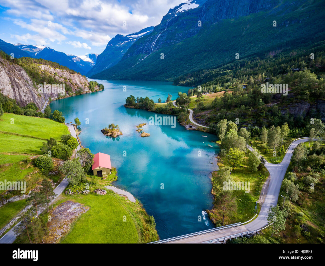 La bellissima natura della Norvegia paesaggio naturale la fotografia aerea. lovatnet lago. Foto Stock