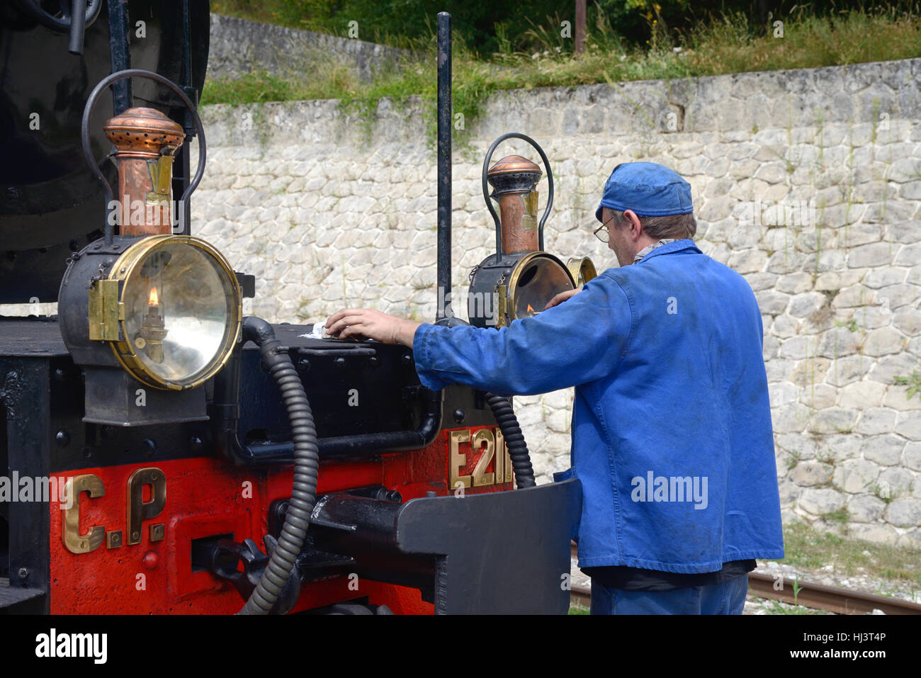 Macchinista Gas Luci Luci anabbaglianti o i proiettori di un treno a vapore in esecuzione sul treno des Pignes Linea a Annot Foto Stock