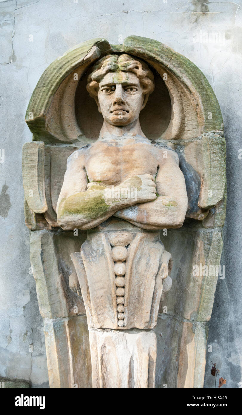 In pietra scolpita la figura della banca della Nova Scotia facciata che è stato salvato dalla demolizione e ora sul display in Guild Sculpture Garden a Toronto Foto Stock