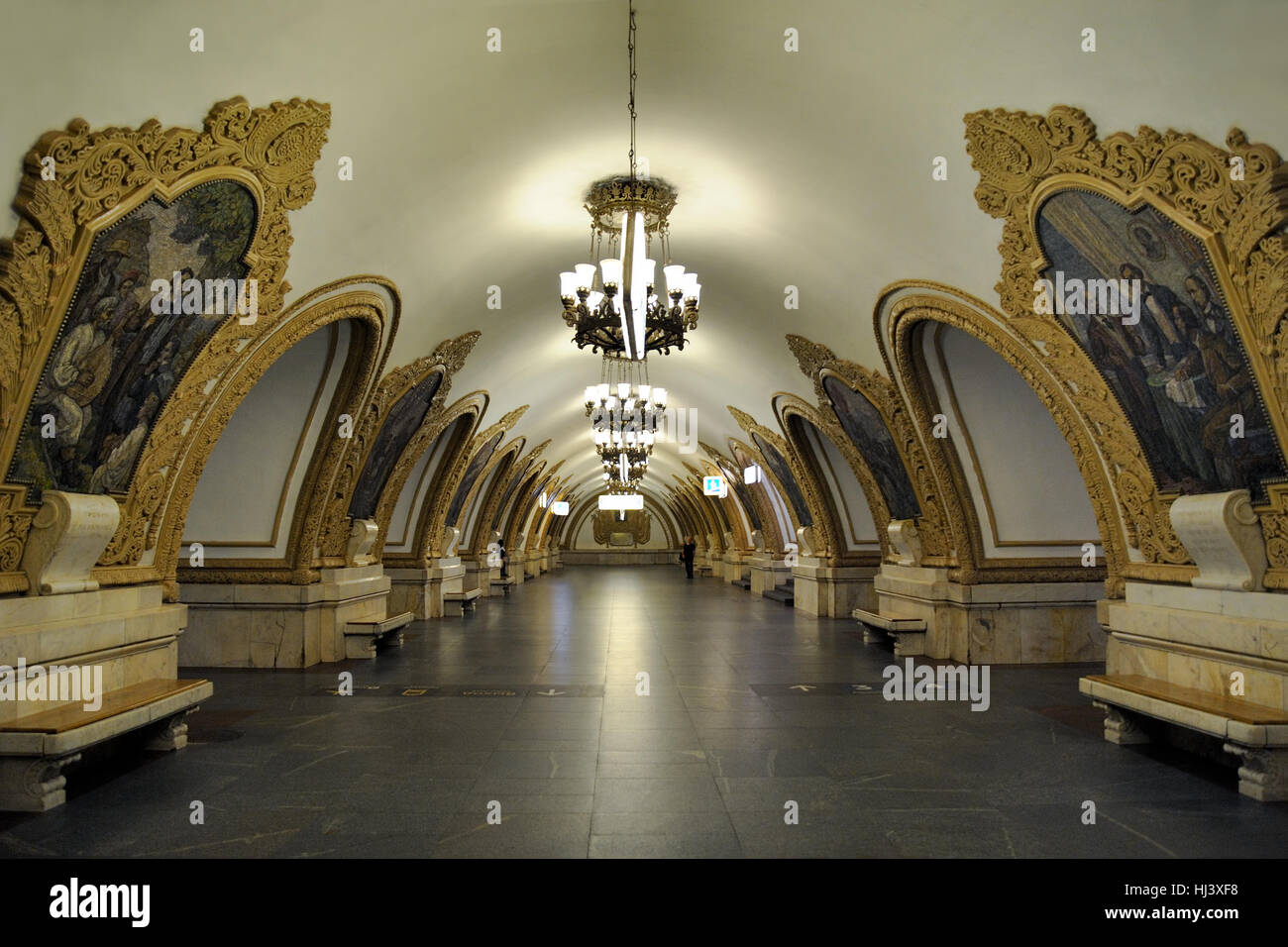 Sala della stazione Kievskaya-Ring con pannelli a mosaico. Metropolitana di Mosca, Russia. Foto Stock