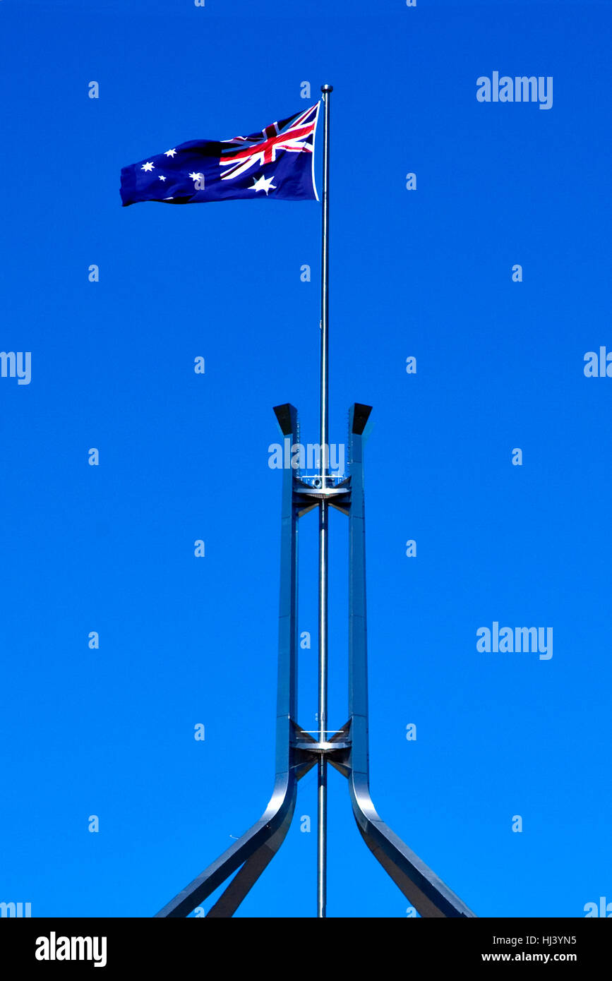 Bandiera gigante sulla casa del Parlamento a Canberra la capitale nazionale Foto Stock