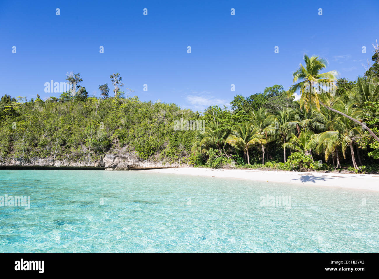 Spiaggia idilliaca Togian nell isola di Sulawesi arcipelago in Indonesia Foto Stock