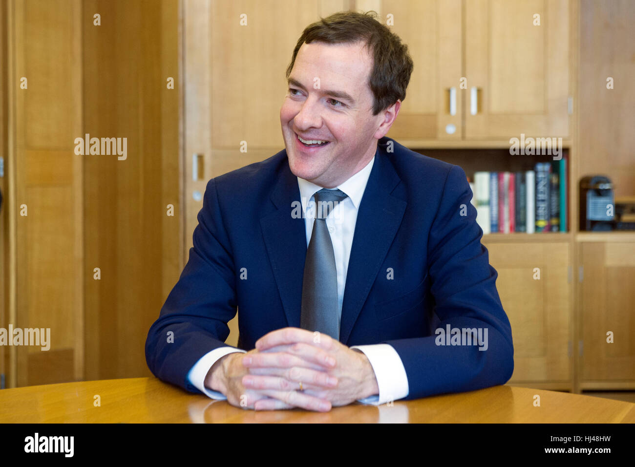 George Osborne, ex Cancelliere dello scacchiere e ora economista di Blackrock investimenti nel suo ufficio. Foto Stock