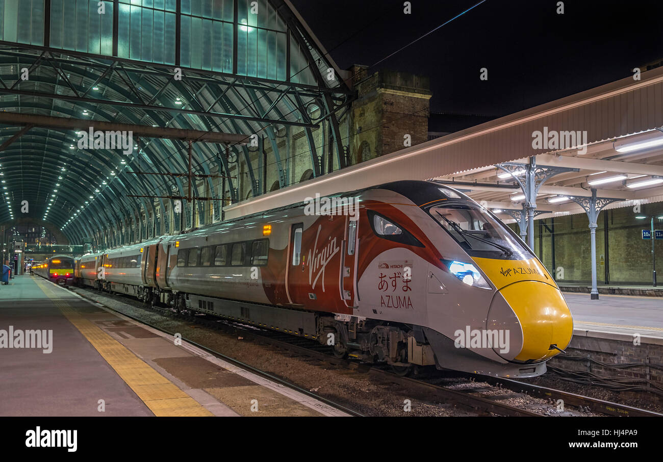 Virgin Trains nuovo Azuma classe 800 800101 visto su test a Londra Kings Cross Station.07/09/2016 Foto Stock