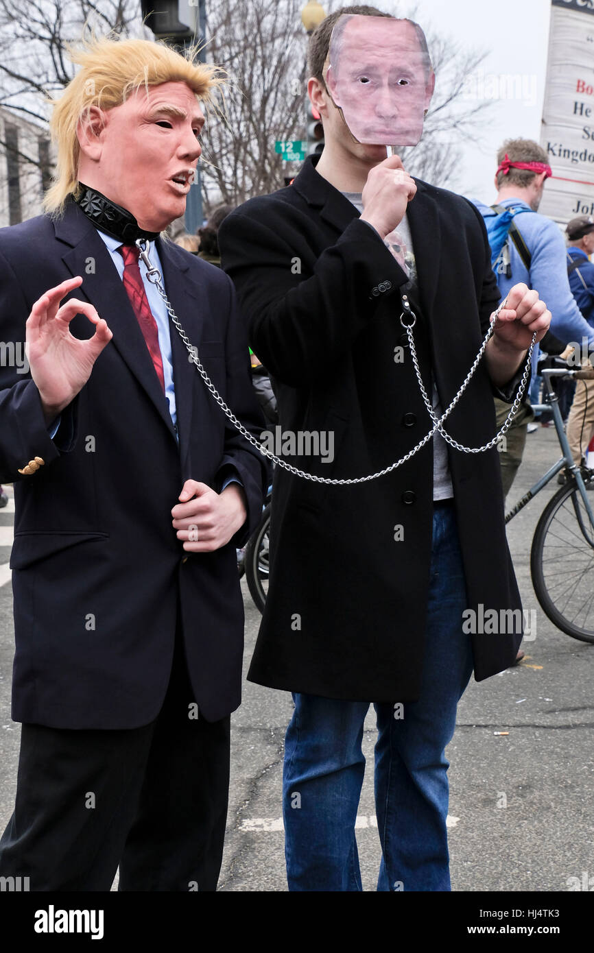 Manifestanti imitando Trump e Putin a donne di marzo su Washington DC 21 Gennaio 2017 Foto Stock