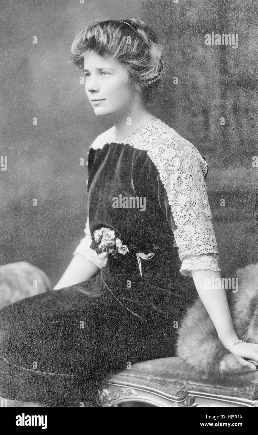 Ethel Roosevelt, tre quarti di lunghezza ritratto in studio, seduto, rivolto verso sinistra 1912 Foto Stock