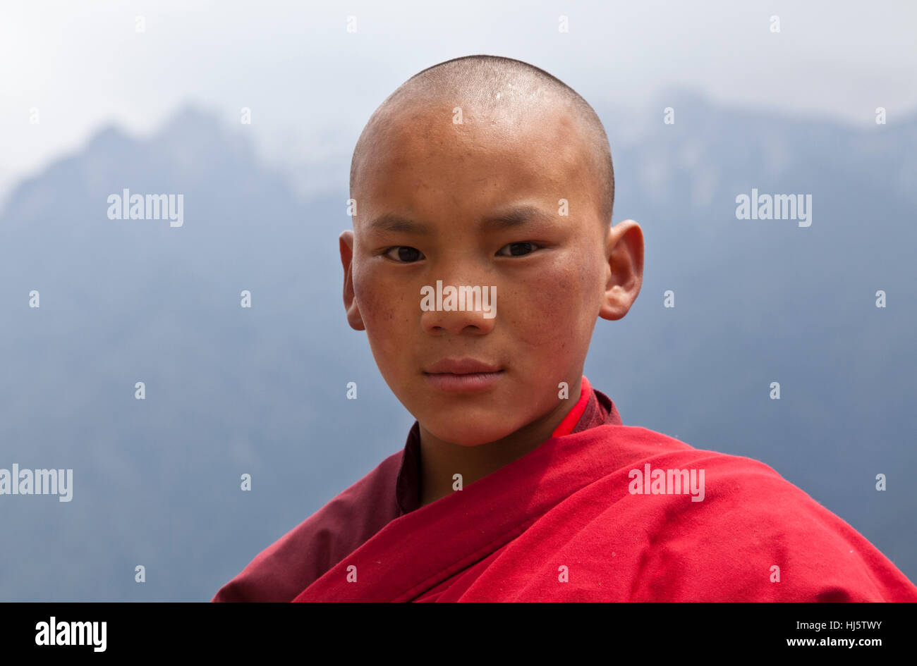 Giovane monaco a Gasa Dzong, Bhutan. Foto Stock