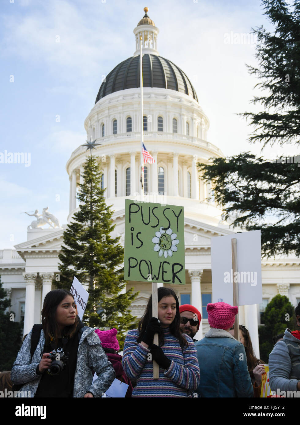 Sacramento, Stati Uniti d'America. Xxi gen, 2017. Le donne hanno marciato sul Sacramento la capitale dello stato come parte di un movimento globale per chiedere i diritti civili per le donne nonché la salute riproduttiva delle donne diritti Credito: Alex Arnold/Alamy Live News Foto Stock