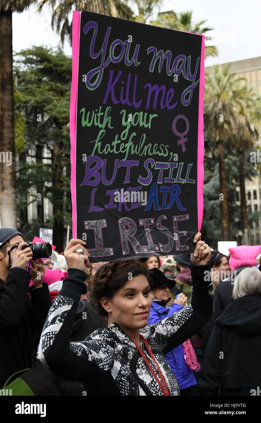 Sacramento, Stati Uniti d'America. Xxi gen, 2017. Le donne hanno marciato sul Sacramento la capitale dello stato come parte di un movimento globale per chiedere i diritti civili per le donne nonché la salute riproduttiva delle donne diritti Credito: Alex Arnold/Alamy Live News Foto Stock