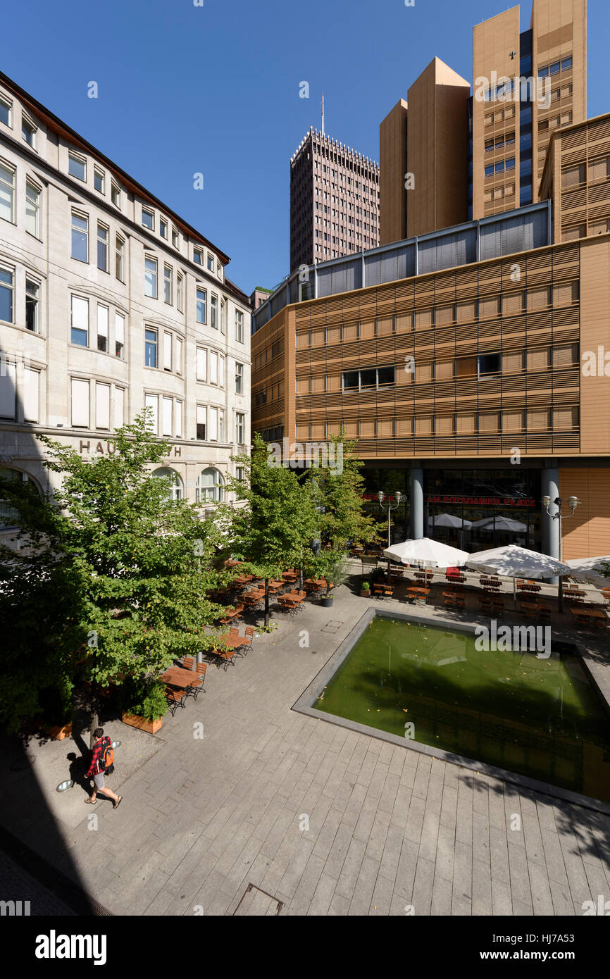 Berlino. Germania. Haus Huth (1912), su Fontaneplatz, Linkstraße, circondato da high tech architettura moderna, Potsdamer Platz. Foto Stock