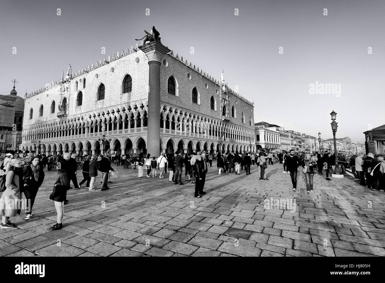 Venezia, Italia - 16 ottobre 2016:turisti in Piazza San Marco a Venezia, celebre città romantica Foto Stock