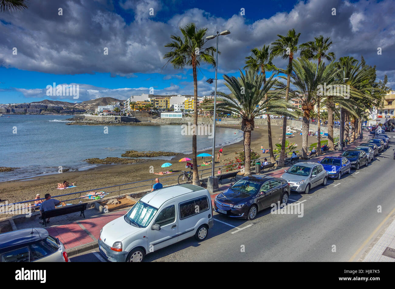 Arguineguin Bay beach e blue sky, meta di vacanza, Gran Canaria Foto Stock