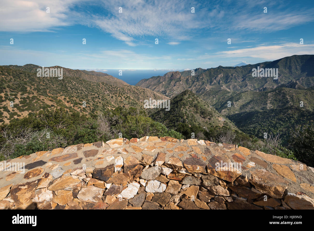La Gomera paesaggio, punto di vista con le montagne e i canyon in background a La Gomera, isole Canarie, Spagna. Foto Stock