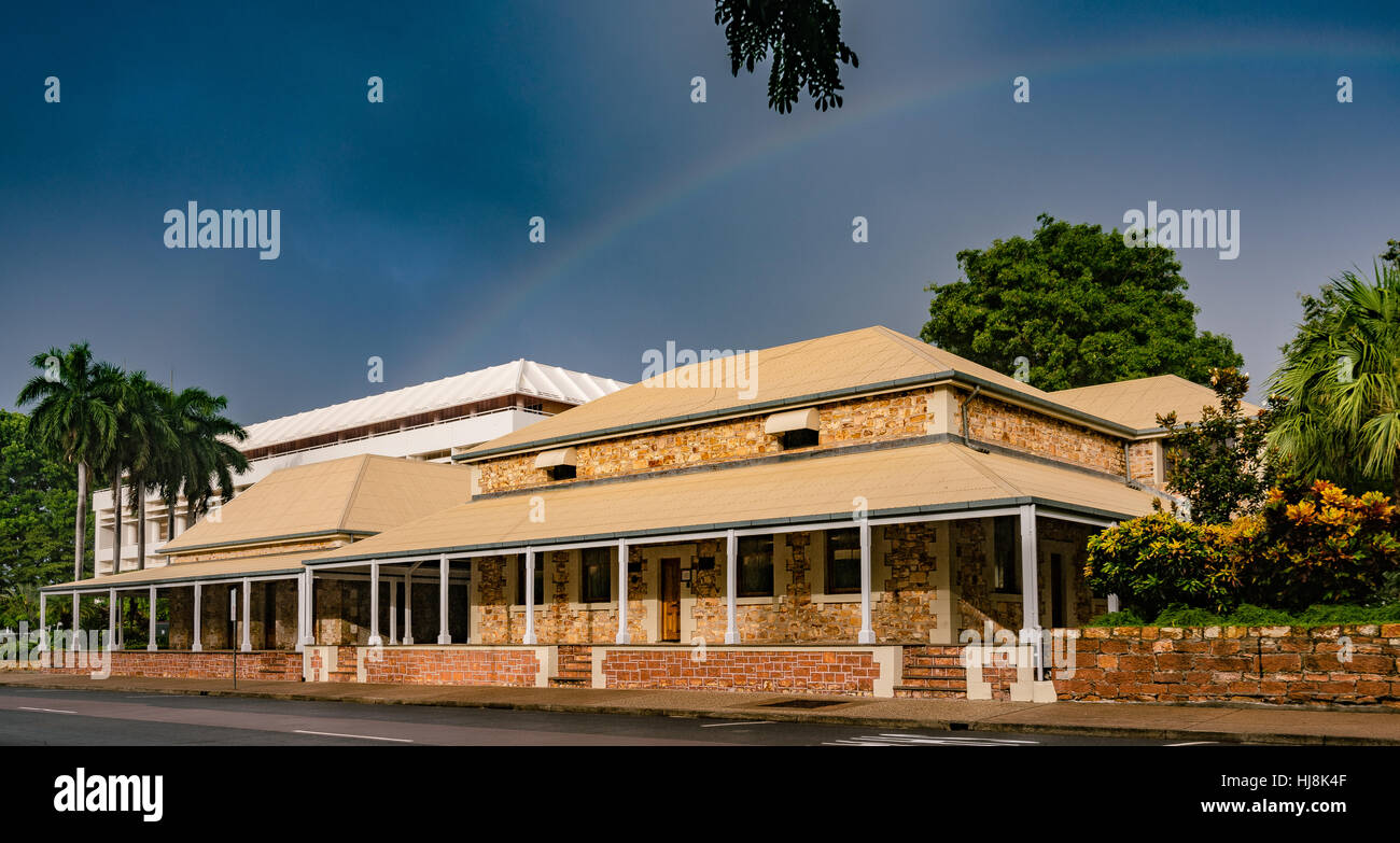 Rainbow Over Old Courthouse e stazione di polizia, Darwin, Northern Territory, Australia Foto Stock