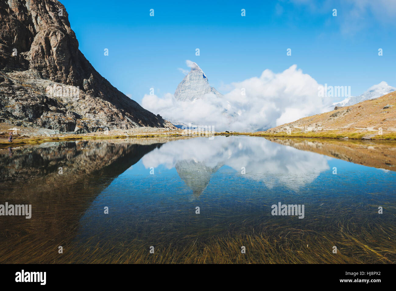 Monte Cervino riflesso in un lago, Zermatt, Svizzera Foto Stock