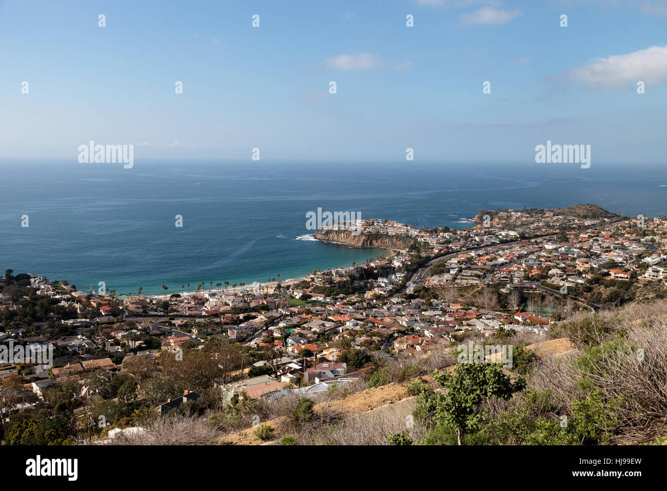 Costa della Laguna Beach da una vista aerea che mostra Emerald Bay nel sud della California, Stati Uniti d'America Foto Stock