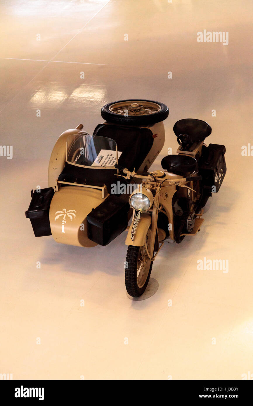 Tan Zundapp motociclo visualizzato in Lyon Air Museum in Santa Ana, California, Stati Uniti. Foto Stock